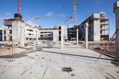 Byggeriet af det nye sygehus ved Gødstrup begyndte i 2009, og det skulle være færdigt i 2017. Sådan langt var byggeriet nået i foråret 2016. PR-foto: Hospitalsenheden Vest