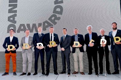 Fra Egetæpper deltog Jan Magdal Poulsen og Svend Aage Færch (nummer tre og fire fra venstre) i overrækkelsen hos Danish Design Awards. ?Foto: PR-foto