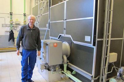 Så skal der satses på energien. Spjald er allerede et stykke foran og har forlængst fået biogas ind på varmeværket. Her er det driftsleder Bent Kærgaard.
Foto: Ole Skydt