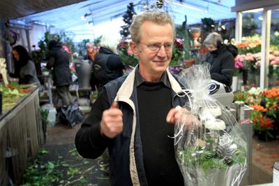 Hans Hartvigsen, der gennem 43 år drev Vestergades Blomster sammen med sin hustru Signe, fylder 80 år lørdag 15. juni.