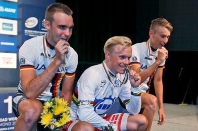 U23-verdensmesteren Mads Würtz Schmidt (i midten) er en af favoritterne ved lørdagens Grand Prix Herning. Det 22-årige stortalent kører for Team Trefor, som Herning Cykle Klub er medejer af. ?Foto: Polfoto