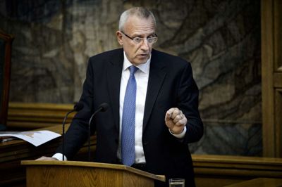 Beskæftigelsesminister Jørn Neergaard Larsen vil have en ny vejledning til kommunerne på sygedagpengeområdet. Polfoto/Davali Philip