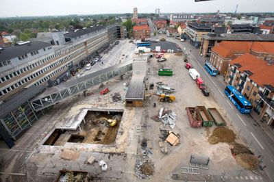 Der er gang i den på byggepladsen ved banegården. Foto: Tom Laursen