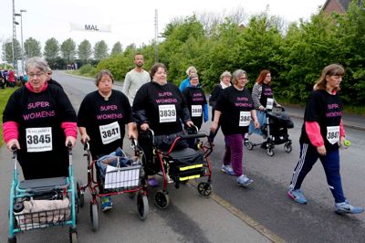 Super Womens begiver sig ud på 4,4 kilometer ruten til Ikastløbet, efter startskuddet har lydt. ?foto: Henrik Ole Jensen