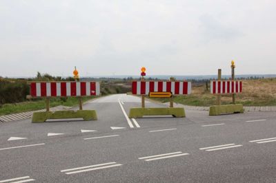 Vejen mod Abildå fra Trehøje Bakke blev i sidste måned pludselig spærret, hvilket kom bag på trafikanterne. Nu er kommunen i færd med at lede efter en anden løsning, hvilket man har overladt til Rambøll. ?Foto: Søren Poder