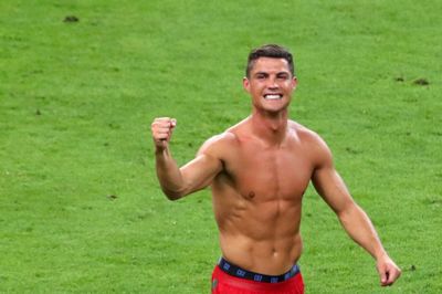Ronaldo i underbukser - det er et hit. Både i antal klik på aoh.dk og i kassen hos JBS.