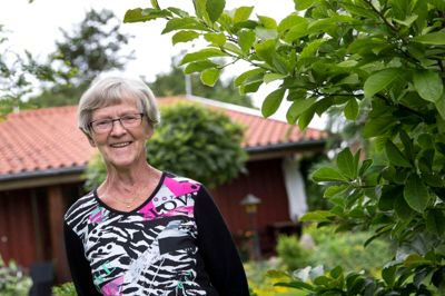 - Der foregår noget i de her små samfund, siger Årets borger i Høgild anno 2015, Aase Marie Jensen. Hun er selv en særdeles aktiv indbygger, som hjælper til, hvor og når hun kan. Årets borger kåres i forbindelse med løvfaldsfesten hvert år. ?Foto: Tom Laursen