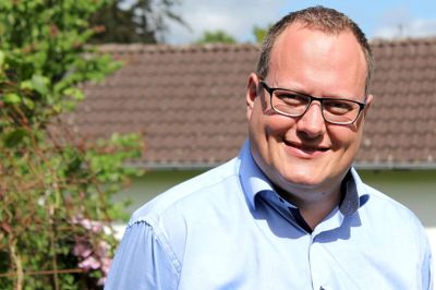 Høgild Marked er et af Midtjyllands største med 10.000-20.000 gæster. I ugen op til selve markedet tager Martin Olesen fri fra sit job hos dørproducenten Jeld-Wen, hvor han arbejder med miljøsikkerhed, og så er han på døgnet rundt fra 6 morgen til midnat. ? Foto: Christian Sjurman