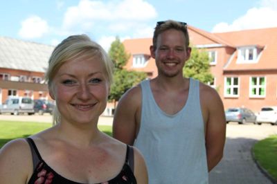 Anni Kirkegaard og Daniel Johannesen bruger en uge af deres ferie på frivilligt arbejde for Blå Kors på Hestlund Efterskole. ?Foto: Rasmus Viuff