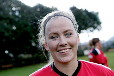 Anne Østergaard, landsholdsspiller for Danmark:
- På cricketsiden må jeg sige, at banerne er rigtig gode, så jeg ser frem til nogle gode kampe. Derudover ser jeg frem til en tur på Murphys, som jeg ved, bakker op om turneringen. Det var også fedt at se et stort banner om EM i cricket, da vi kørte ind i byen. Det viser da, at der er opmærksomhed omkring, at vi kommer.