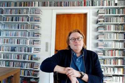 Niels Overgaard spiller tilbagelænet musik på Huset No7 fredag over middag. ?foto: flemming hansen