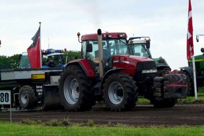 Formand for arrangørforeningen Aulum Traktortræk, Jacob Thomsen, deltager selv i konkurrencen på fredag. Dette er hans traktor, men fredag stiller han op i en anden traktor i vægtklassen fra 7501-9000 kilo. ?Privatfoto
