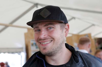 Jesper Høj, Aulum:
- Nu er jeg lige på vej rundt for at kigge, men det virker som en god stand og en god måde at gøre noget for byen. Jeg tror også, at det på sigt vil kunne tiltrække nogle virksomheder og tilflyttere, hvis de kommer her, for jeg tror, at Aulum kan blive en pendlerby, når motorvejen åbner.