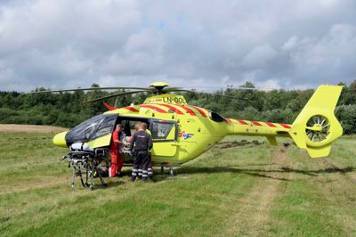 En lægehelikopter blev lørdag ved 14-tiden kaldt til Søby Marked, da en medarrangør fra Søby Beboerforening blev ramt af pludselig sygdom. De øvrige arrangører ydede førstehjælp i markedsteltet, inden manden blev fløjet til Aarhus Universitetshospital. ?foto: Bo Lundgaard