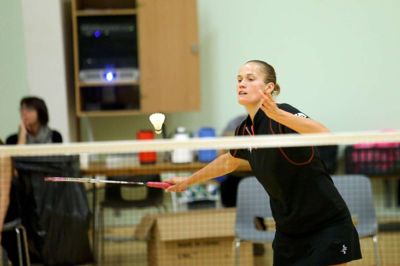 Olga Arkhangelskaya (billedet) og Janne Kornum havde to matchbolde i damedoublen, men IFS måtte rejse hjem fra Gentofte helt uden sejre. ? Foto: Flemming Hansen