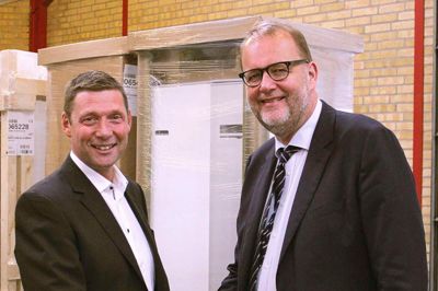 Energiminister Lars Chr. Lilleholt besøgte mandag varmepumpevirksomheden Vølund Varmeteknik i Videbæk for at høre om branchens ønsker og udfordringer. Direktør Søren Krogh (t.v.) viser her ministeren rundt på virksomheden. ?pr-foto