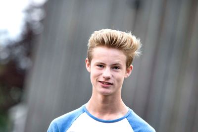 Jacob Svendsen, 15 år:
- Det bedste ved at gå i skole her i området er alle de muligheder, som vi har i Herning og omegn. Og i den grad også her i Sunds. Skolen er et godt samlingspunkt, og derudover er der gode kulturelle tilbud såvel som sportstilbud. Det benytter jeg mig selv af. Der er mulighed for både at dyrke sport og komme ud og se sport i form af blandt andet fodbold, håndbold eller ishokey. Vi har et godt lokalt sammenhold her i området, og det nyder jeg.