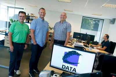 Lars Kirkeby (t.v.), Kim Lind og Kris Klintebæk (t.h) stod for 25 år siden bag etableringen af Concept Data. Siden da er der sket lidt af hvert i it-branchen, men stifterne føler, at de er fulgt med tiden og træder nu ind som forhandlere af et helt nyt økonomisystem, Uniconta, som erhvervsmanden Erik Damgaard står bag. ?Foto: Henrik Ole Jensen
