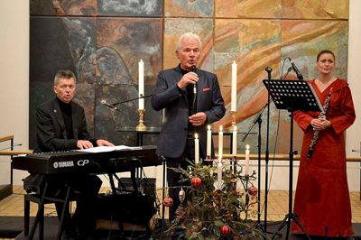 Nu er der igen koncert i Videbæk Kirke Her fra en tidligere koncert - nemlig julekoncerten i 2015, hvor Kurt Ravn akkompagneret af Carl Ulrik Munk-Andersen på klaver og Birgitte Lindum på Obo gav koncert. ?Privatfoto
