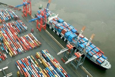 Containerskibet fra Hanjin Shipping forventes at anløbe havnen i Hamborg i løbet af mandagen. ? PR-foto
