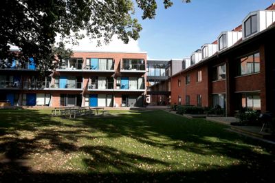 Talentcollge Herning er indrettet i Fruehøjgaards ungdomsboliger i det tidligere plejehjem i Nørregade i Herning.