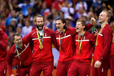 Jesper Nøddesbo (nummer to fra venstre) jubler over den største triumf, der findes i håndboldverdenen: OL-guldet i Rio de Janeiro. ?Foto: Jens Dresling/Polfoto