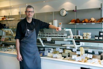 I august 2003 åbnede kokken Torben Pedersbæk sit nuværende firma Pedersbæk på Silkeborgvej, hvor han har butik med mad, specialiteter og vin samt catering og mad ud af huset.?Foto: Henrik Ole Jensen