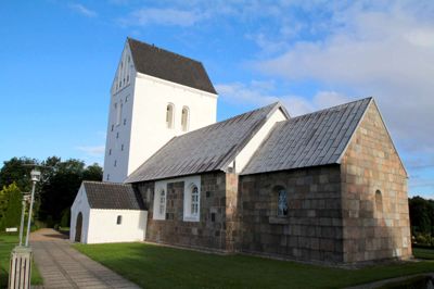 Rind Kirke er i øjeblikket under renovering, og derfor bliver de fire gudstjenester 24. december flyttet til Kollund Kirke og Lind Sognehus.? Foto: Christian Sjurman