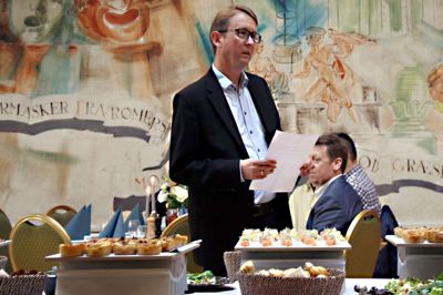 Forretningsfører Kent Kristiansen byder velkommen.