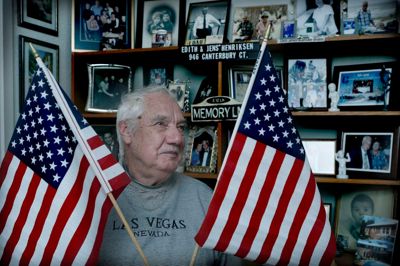 Jens Henriksen fortalte for to år siden om sin skuffelse over Trumps valgsejr ved præsidentvalget. Men noget af skuffelsen er siden gjort til skamme, må den nu 90-årige herningenser erkende. ? Foto: Henrik Ole Jensen