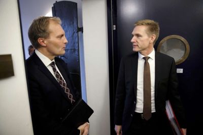 Dansk Folkepartis Peter Skaarup og Kristian Thulesen Dahl vil ikke bare lade regeringen bestemme, hvor en ny politiskole skal placeres. Polfoto/Jens Dresling