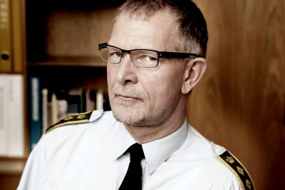 - Jeg vil helst ikke indgå i en diskussion med følelser frem for fakta, siger stationsleder Kell Svenningsen om turbulensen på Christiansborg, hvor især Dansk Folkeparti ikke vil følge justitsminister Søren Pinds (V) udmelding om, at en ny politiskole skal ligge i Herning.? foto: henrik ole jensen