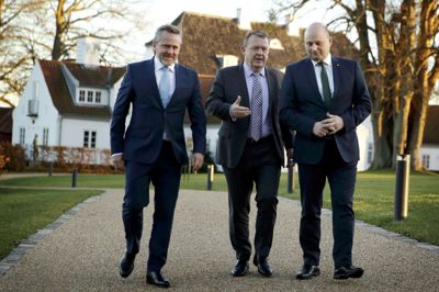 Anders Samuelsen, Lars Løkke Rasmussen og Søren Pape Poulsen præsenterede søndag et nyt regeringsgrundlag på Marienborg, og heri står det skrevet, at politiskolen skal ligge i Herning. ?Foto: Jens Dresling/Polfoto
