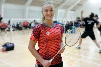 Cille W. Nielsen (billedet) og Janne Kornum leverede et brag af en damedouble. De to 19-årige Ikast-spillere vandt et meget tæt andet sæt 22-20. ?Foto: Henrik Ole Jensen (Arkiv)