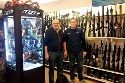 Kenneth Storm Jessen har haft sin daglige gang i butikken, siden han var 10 år. Nu overtager han den efter bedstefaderen Bjarne Kristensen.? privatfoto