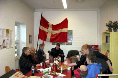 Kølkærs borgerforening hyggede sig i byens cafe hos købmanden. privatfoto