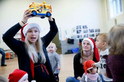 De nyudnævnte sangprofildagplejere blev fejret med sang, diplomer og efterfølgende æbleskiver fredag formiddag. ?foto: flemming hansen