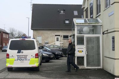Politiet var i går eftermiddag til stede ved Black Armys klubhus for at lukke stedet midlertidigt. Låsene er skiftet ud, og der er sat et skilt op med teksten »Adgang forbudt« ved indgangsdøren.?Foto: Jesper Wind