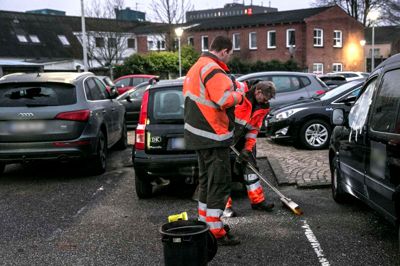 Black Army har sine fangarme ude blandt Hernings børn og unge. SSP-Herning har fået uddannet to mentorer, der skal hjælpe børn og unge, der står på kanten af bande-miljøet eller en religiøs radikalisering. Bandens klubhus på Danmarksgade bliver lukket en måned efter en håndgranat skabte store ødelæggelser.? foto: tom laursen