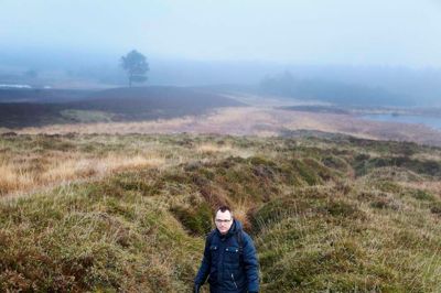 Når man taler om den tyske besættelse og Jylland i samme sætning, tænker mange automatisk på bunkers ved Vesterhavet. Men midt ude på heden findes stadig tydelige spor efter Anden Verdenskrig. Som her, hvor Folkebladet afdækker, hvem der gik rundt i disse skyttegrave ved Christianshede, mens Europa stod i flammer. ?Foto Flemming Hansen