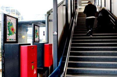 Fem måneder efter at salget af pap-klippekort til Arriva, DSB og Midttrafik sluttede, forsvinder automaterne i busser og på togperroner nu. Indtil 15. august kan man dog stadig få værdien af eventuelle overskydende klip refunderet. ?Foto: Henrik Ole Jensen