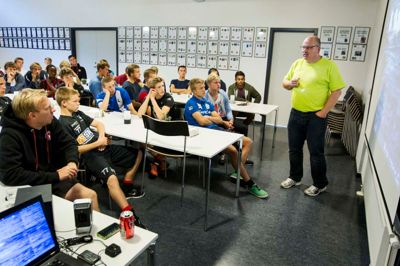 Næstformand Karsten Werge glæder sig over medlemsfremgang hos Ikast FS Badminton. ?Foto: Tom Laursen