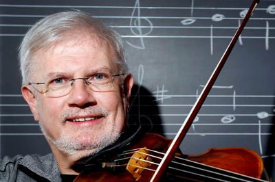 Jan Glud Østergaard hæfter sig også ved, at Jørn Peter Andersen kan dirigere.? Foto: Tom Laursen