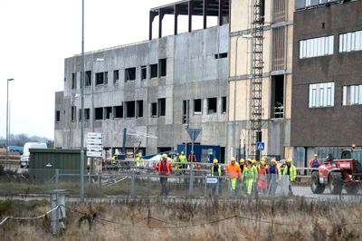 Byggeriet af storsygehuset i Gødstrup er et af de projekter, som er med til at give god beskæftigelse i Herning-området. Som tidligere omtalt stiger antallet af håndværkere på pladsen fra 250 sidste år til op mod 500 i år. Fremgangen ventes i stor stil at bestå af danske håndværkere. ?Foto: Tom Laursen