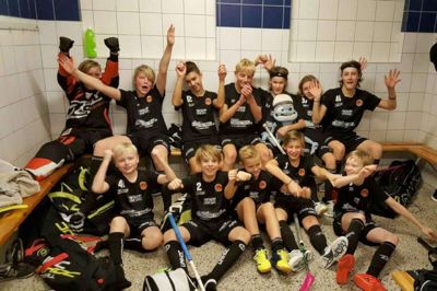 Sunds Seahawks U13. Bagerst fra venstre: Mathias Mikkelsen, Victor Nielsen, Marcus Aagaard, Theis Lauridsen, Daniel Ravn, Frederik Kjelgaard, Mikkel Falsig. Forrest fra venstre Nicklas Mikkelsen, Mathias Engsig, Christian Houni, Kristian Gadegaard og Sofus Spelling Sørensen. Mangler Søren Mortensen. ?Foto Torben Falsig/Sunds Seahawks