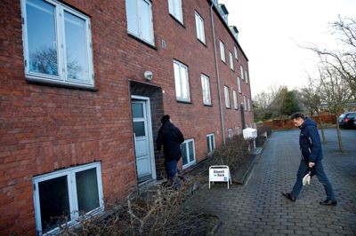 Omkring 60 interesserede købere dukkede op til åbent hus i ejendommen på Korsørvej, som er én blandt mange kommunale udlejningsejendomme, som bliver sat til salg. ?Foto: Flemming Hansen