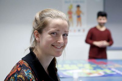 - Vi skal bruge så mange frivillige som muligt, fortæller frivilligheds-koordinator og aktivitetsmedarbejder Solvej Magdalena Stokholm, der har været ansat i Udrejsecentret siden 1. november 2016. Hun har blandt andet en bachelorgrad i arabisk samt islam-studier i rygsækken.