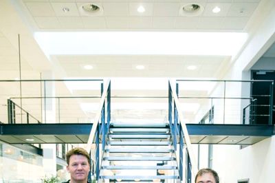 To af de fire direktører i DK Company, Jens Poulsen (t.v.) og Jens Obel, fortæller, hvordan det er muligt at lave storytelling på tværs af 20 tøjmærker i samme koncern. ?Foto: Tom Laursen