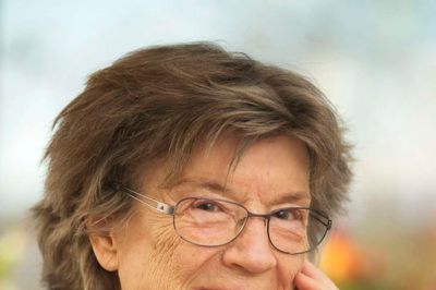 Helle Arnfred, som stadig er aktiv historiefortæller, fylder 80 år mandag 13. februar. Privatfoto