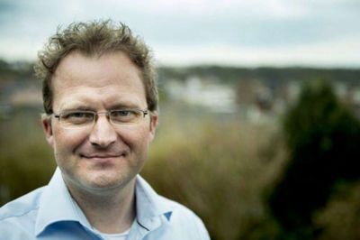Formand for Landdistrikternes Fællesråd Steffen Damsgaard holder foredrag om sit arbejde i Dagmar Bio tirsdag aften. Foto: